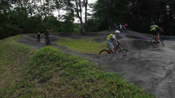 Cyclist trying out stunts in one of Chestnut Nature Park’s circuit. 