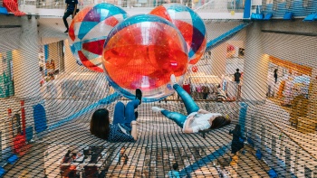 Elevated playground with intermeshed web of connected nets “Airzone” at City Square Mall