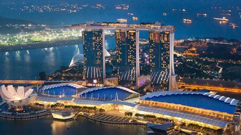 Aerial view of the Marina Bay Sands<sup>®</sup>, The Shoppes and ArtScience Museum™
