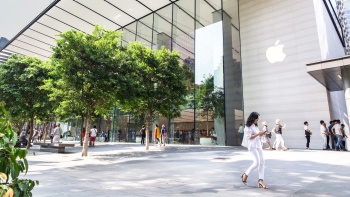 Exterior of Apple store image