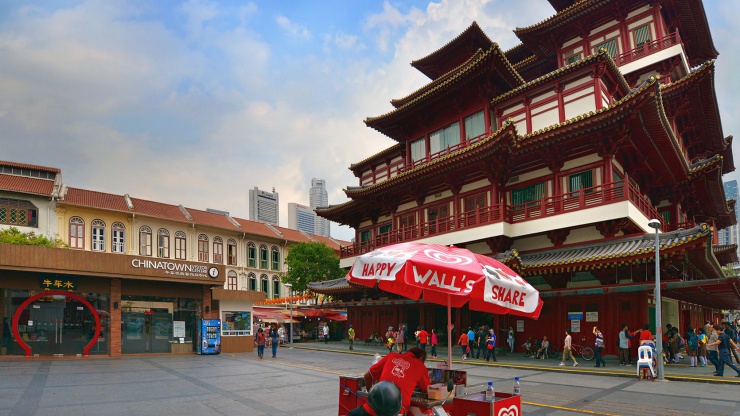 Buddha Tooth Relic Temple in Chinatown, Singapore