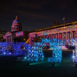 Image courtesy of National Gallery Singapore. Flight by LiteWerkz, Light to Night Festival, 2022