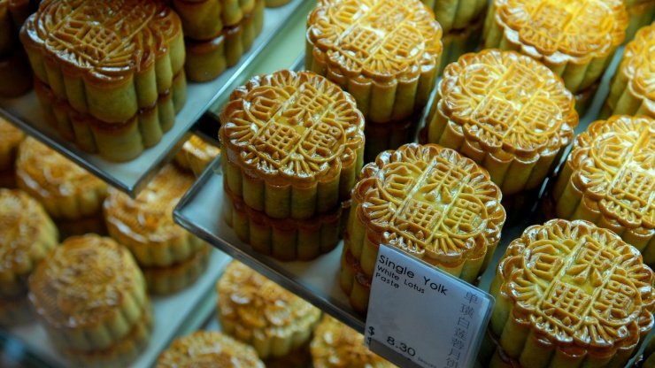A display of baked-skin mooncakes.