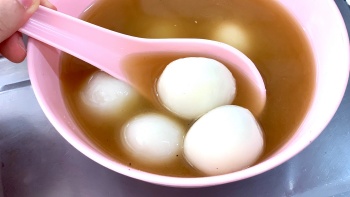 Semangkuk Ahballing (bola tepung ketan)
