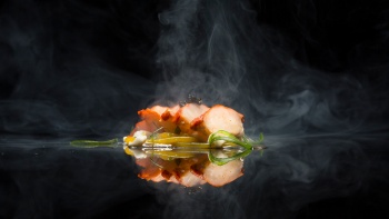Hidangan bercita rasa nan rumit yang dihidangkan di Labyrinth oleh Chef Han Li Guang