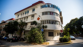 Pintu masuk gedung 4 lantai di Tiong Bahru