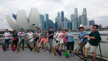 City by the Water Kick-scooter Tour oleh Betel Box Asia Pte Ltd 