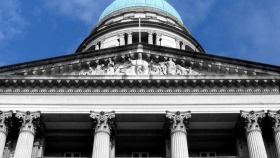 Terinsipirasi oleh Old Bailey Courthouse di London, Old Supreme Court adalah gedung klasik terakhir yang dikerjakan di Singapura. 