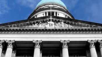 Terinsipirasi oleh Old Bailey Courthouse di London, Old Supreme Court adalah gedung klasik terakhir yang dikerjakan di Singapura. 