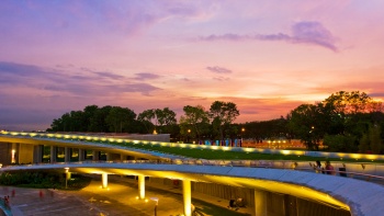 Marina Barrage saat matahari terbenam