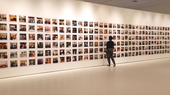 Contemporary Arts Center menyatukan para seniman yang telah mapan di lingkup nasional dan internasional.