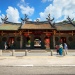 Fasad depan Thian Hock Keng Temple nan megah.