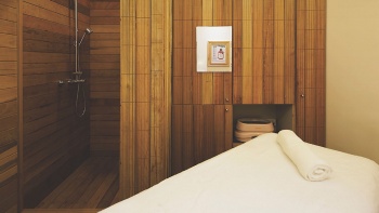 Interior ruangan spa di Spa Esprit