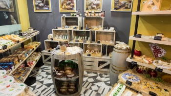 Tampilan produk organik di Taste, di pusat perbelanjaan Raffles Holland V. 