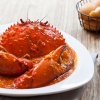 Sepiring chili crab dengan roti goreng