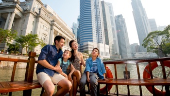 Keluarga di SG River Bumboat Cruise