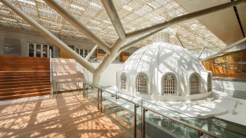 Rotunda Dome di National Gallery dalam cahaya alami