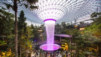 HSBC Rain Vortex di Jewel Changi Airport