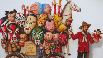 Seni mural ‘Old trades’ karya Yip Yew Chong