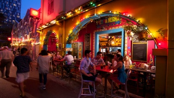 カンポン・グラムにあるメキシコ料理店「ピエドラ・ネグラ」