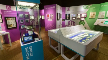 シンガポール切手博物館のギャラリーに並ぶさまざまな展示