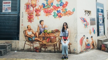 イップ・ユー・チョン作の壁画アート「ランタン・フェスティバル」