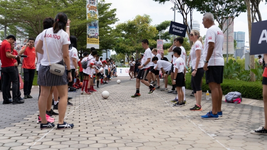 싱가포르의 기록을 세운 축구 선수들