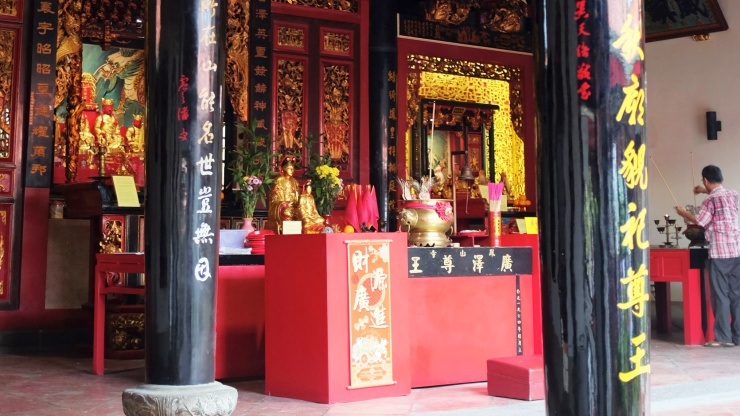 홍산시 사원의 기도실