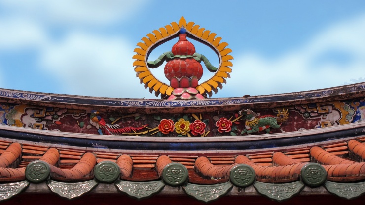 홍산시 사원의 지붕