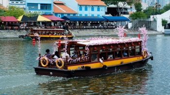 싱가포르 리버를 따라 운행되는 범보트(Bumboat) 크루즈