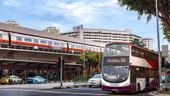 한 낮의 MRT, 버스, 택시 사진