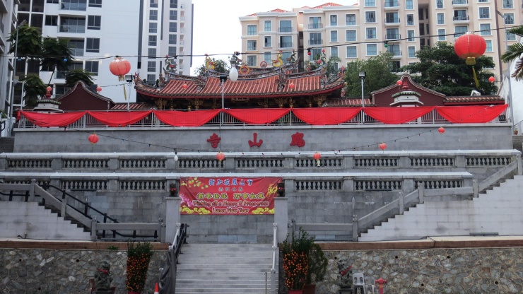 Stairs leading up to Hong San See temple