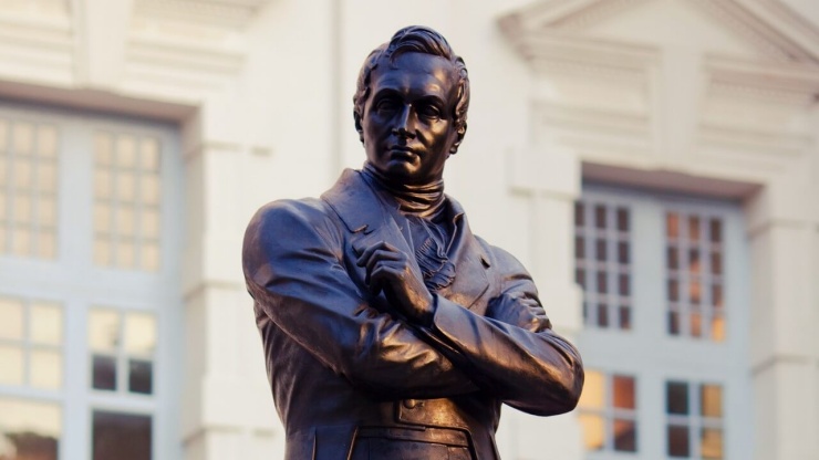 Bronze statue of Stamford Raffles