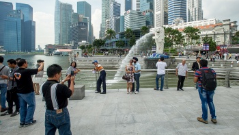 Tourists hanging out at the Merlion Park