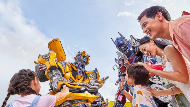 Wide shot of Bumblebee from Transformers movie at Universal Studios Singapore