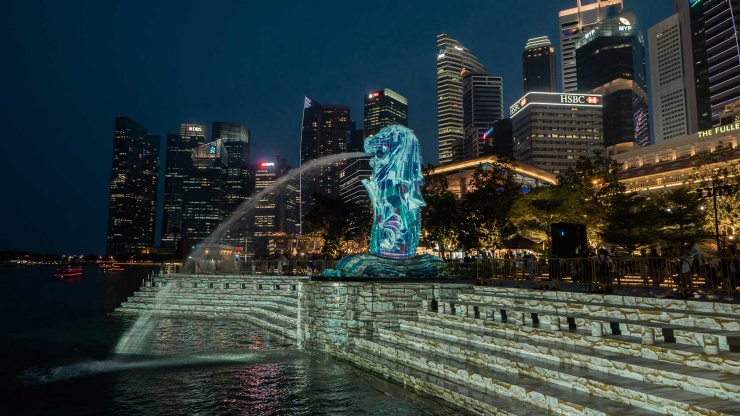 Merlion against the Singapore skyline in the day