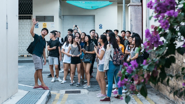 Yinzhou introduces Geylang alleys to students