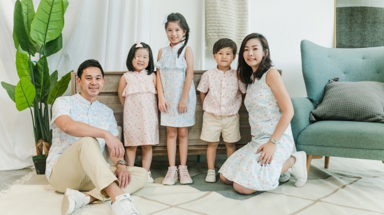 A group of family with 5 members in coordinated attire.