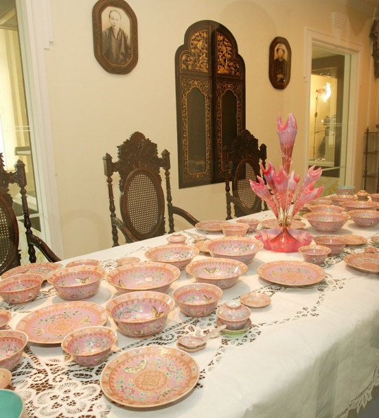 เครื่องเคลือบที่จัดแสดงใน Peranakan Museum