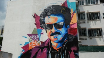 ภาพวาดบนฝาผนัง 'Working Class Hero' โดย ZERO บนถนน Hindoo