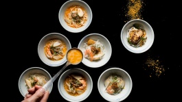 Labyrinth Laksa Oyster หรือลักซาหอยนางรมที่ร้าน Labyrinth