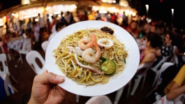 ผัดหมี่ฮกเกี้ยนกุ้งที่ Gluttons By The Bay — Makansutra
