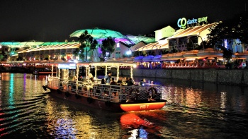กิจกรรมล่องเรือรับประทานอาหารในแม่น้ำสิงคโปร์ (Singapore River Dining Cruise)