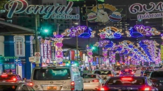 การตกแต่งประดับประดาตามถนนสายต่างๆ
