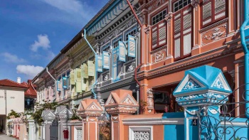 ตึกแถวสีสันสดในในย่าน Joo Chiat สิงคโปร์