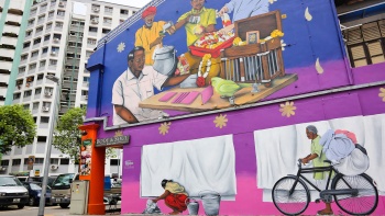 ภาพจิตรกรรมฝาผนังที่แสดงถึงการค้าดั้งเดิมในย่าน Little India