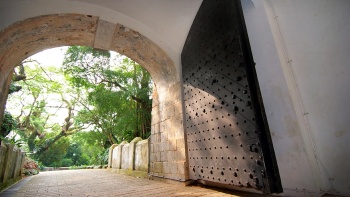 ประตูด้านหน้าของ Fort Canning Park