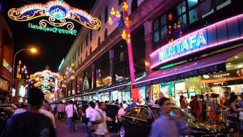 ถนนด้านหน้าห้าง Mustafa Centre (มุสตาฟา เซ็นเตอร์)