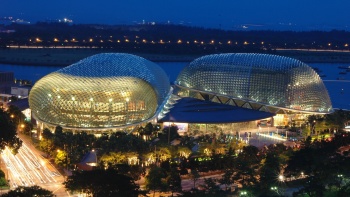 ภาพมุมสูงของ Esplanade อาคารรูปทรงทุเรียนที่เป็นสัญลักษณ์