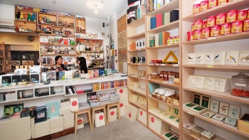 ด้านในร้านหนังสือ BooksActually